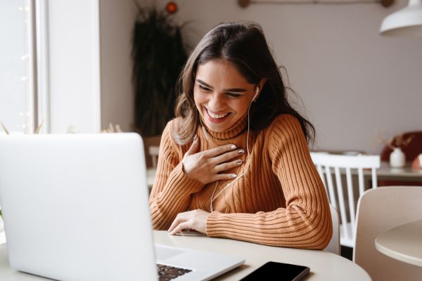 Woman receiving telehealth therapy near Chicago